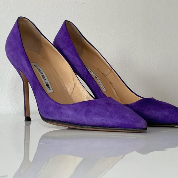 Manolo blahnik purple suede pumps